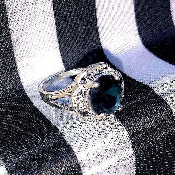 Sterling silver Emerald green ring - Picture 2 of 2